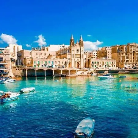 Cute Little Penthouse In The Heart Of Lägenhet