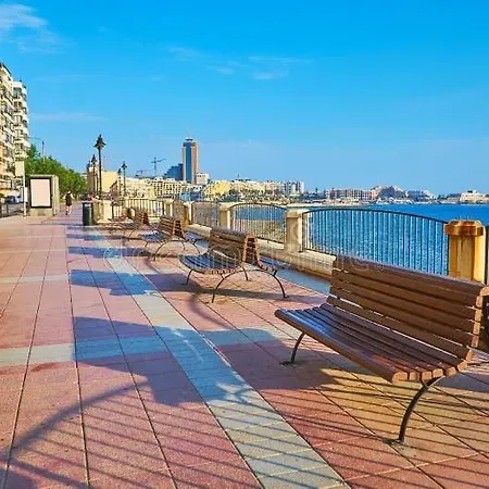 Διαμέρισμα Cute Little Penthouse In The Heart Of *