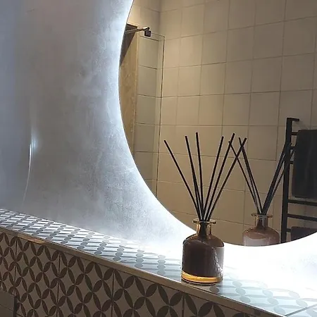 Διαμέρισμα Cute Little Penthouse In The Heart Of *