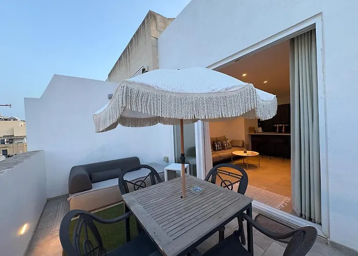 Daire Cute Little Penthouse In The Heart Of