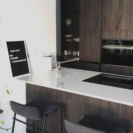 アパート Cute Little Penthouse In The Heart Of *