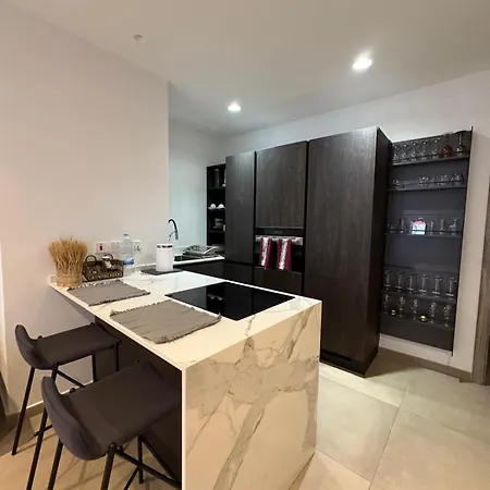 Cute Little Penthouse In The Heart Of アパート スリーマ